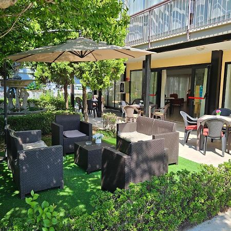 Hotel Paradiso Римини Экстерьер фото