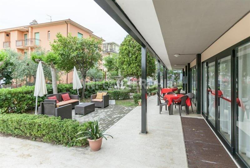 Hotel Paradiso Римини Экстерьер фото