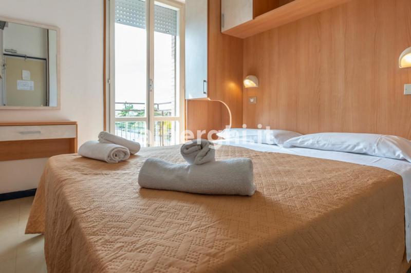 Hotel Paradiso Римини Экстерьер фото