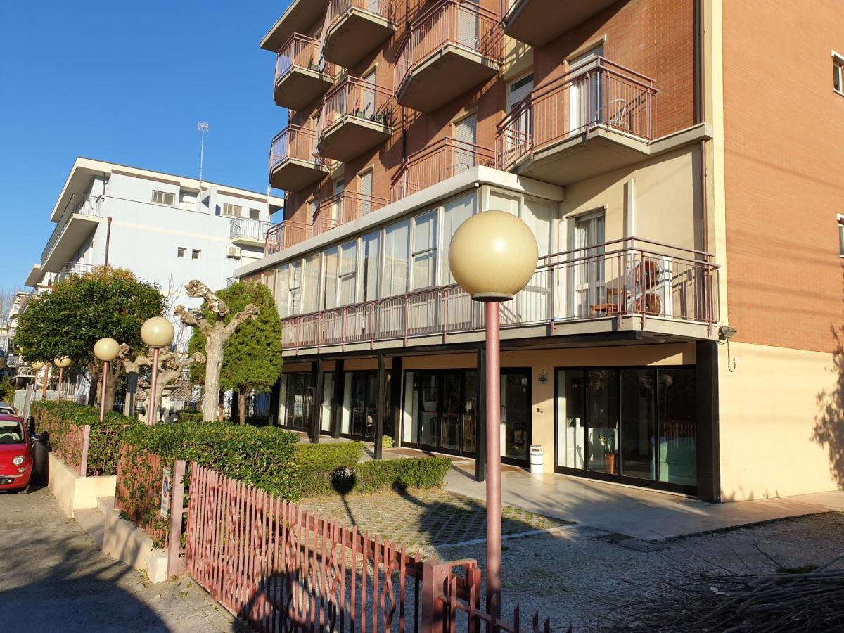 Hotel Paradiso Римини Экстерьер фото
