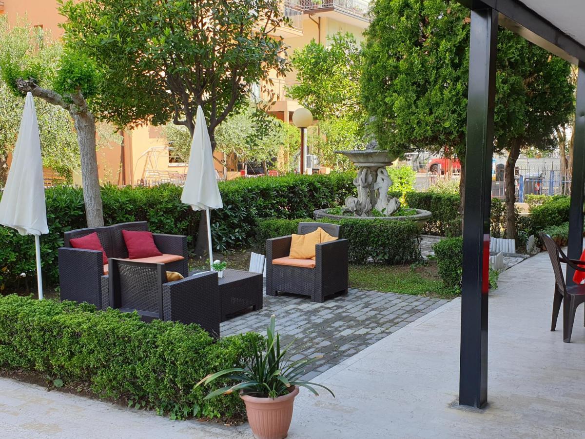 Hotel Paradiso Римини Экстерьер фото
